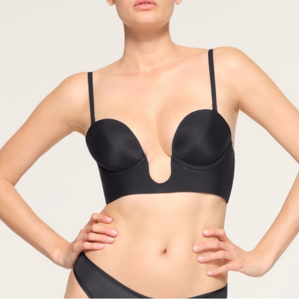 SKIMS NWT Deep Plunge Shapewear Bra Onyx Size Small